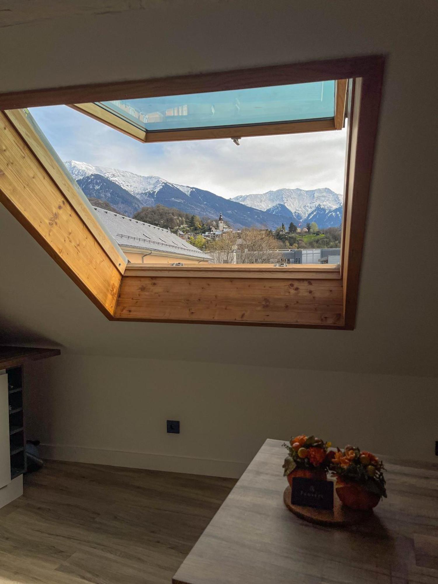 Cocon Sous Les Toits Apartment *
